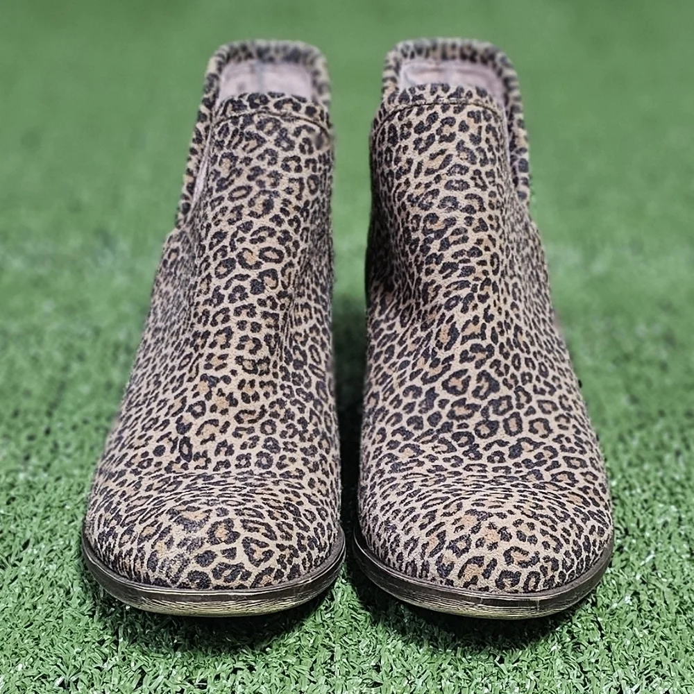 LUCKY BRAND | BALEY LEATHER LEOPARD V-CUT BOOTIES